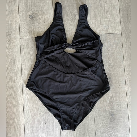Plus Cut Out Knot Front One Piece Swimsuit - Picture 2 of 7